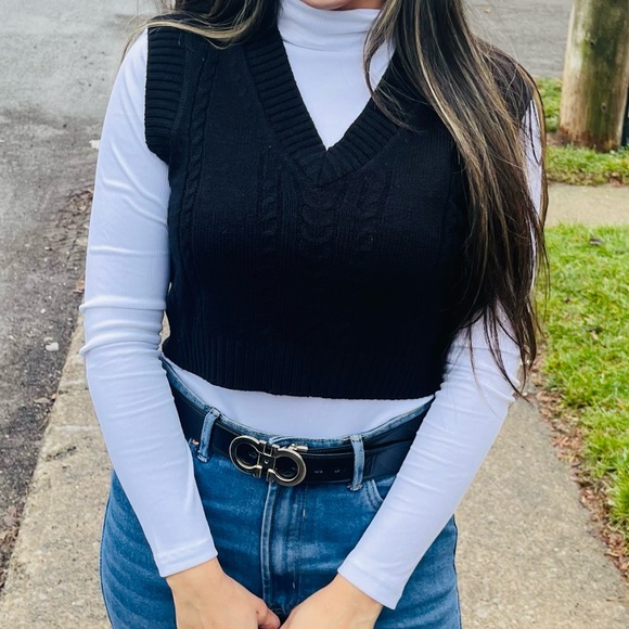 Black Sweater ❤️ - Picture 4 of 4